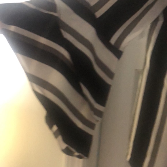 Woman’s blouse - Picture 2 of 2